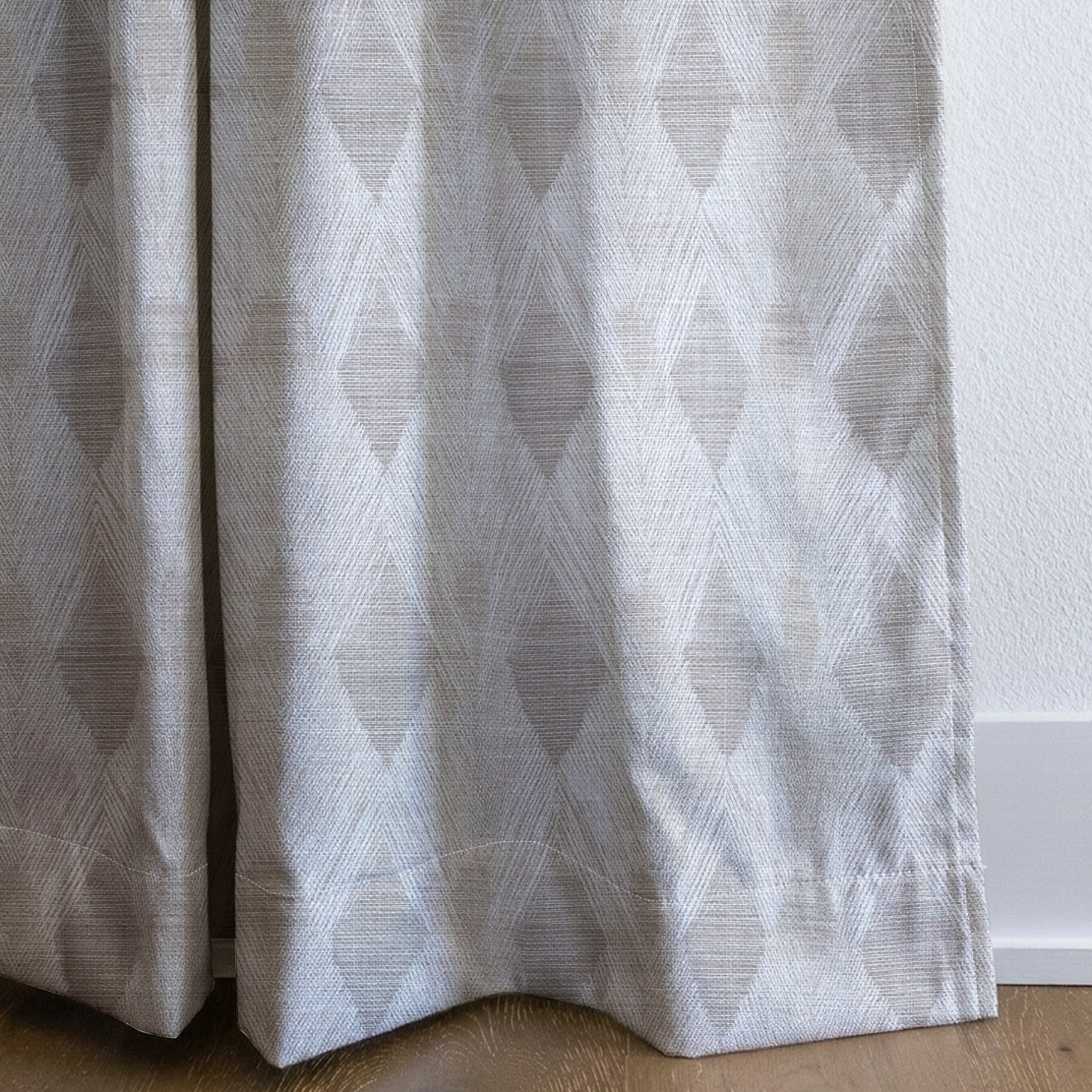 dwm:LR065662:corner_closeup_cropped