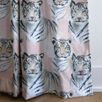 dwm:LR156933:corner_closeup_cropped