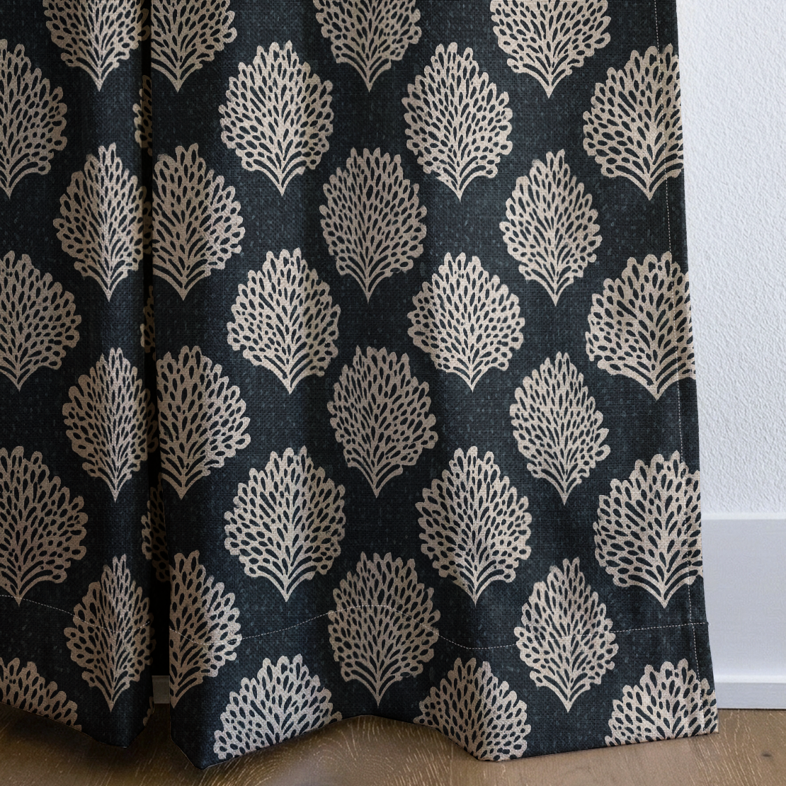dwm:LR183643:corner_closeup_cropped