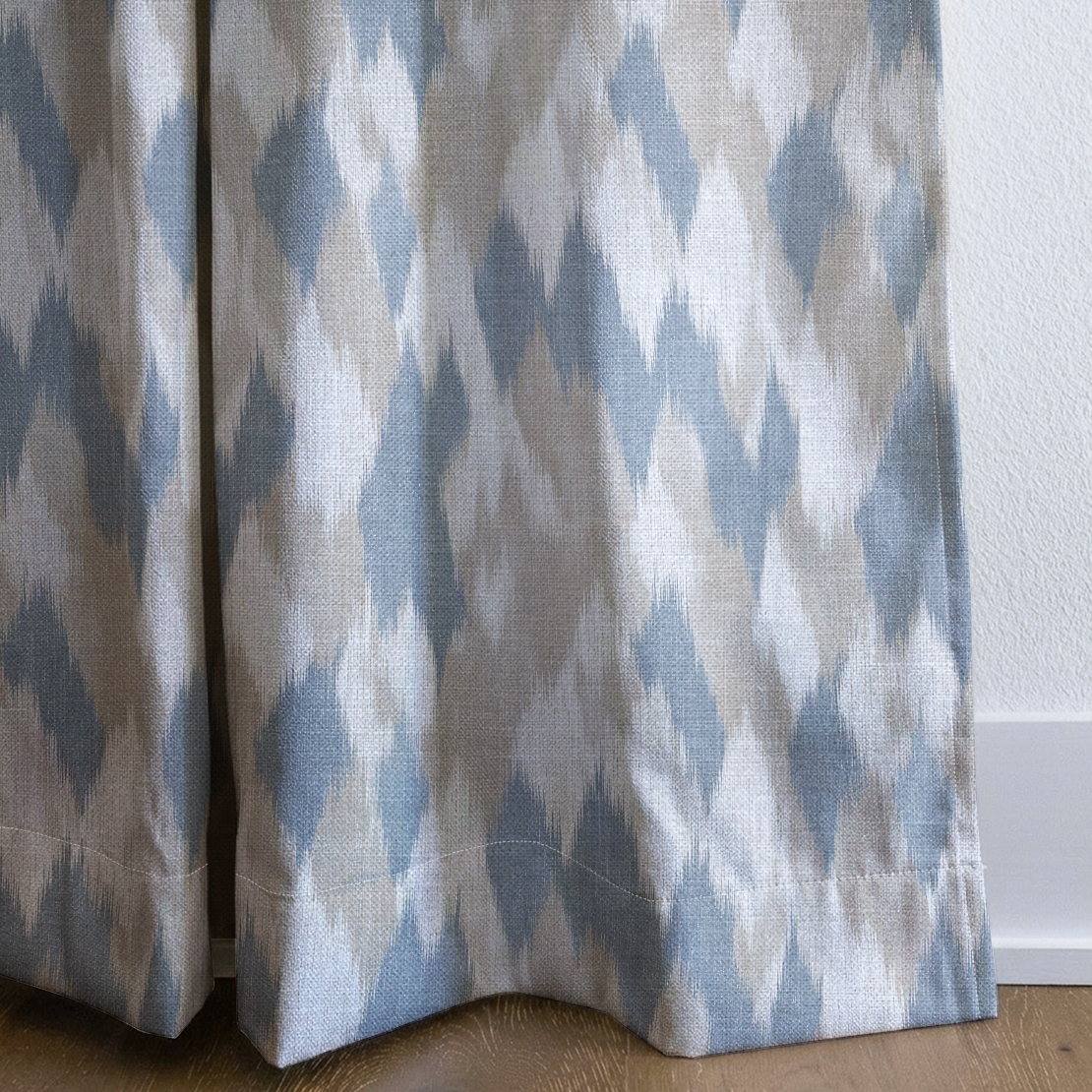 dwm:LR260295:corner_closeup_cropped