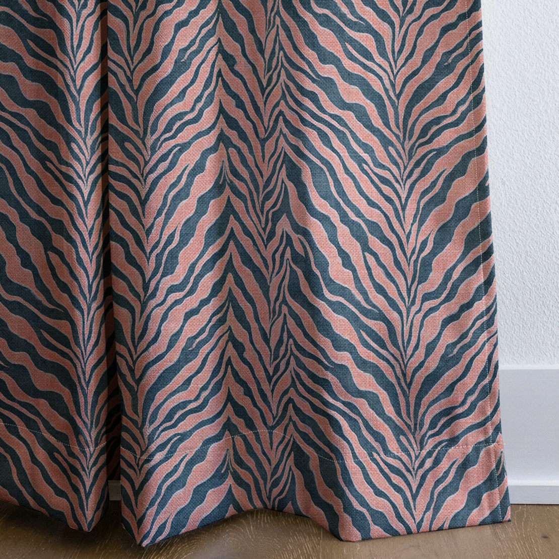 dwm:LR328287:corner_closeup_cropped