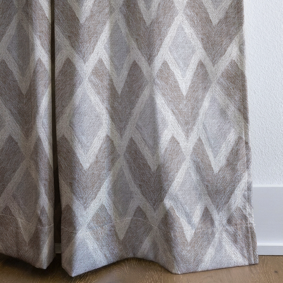 dwm:LR352083:corner_closeup_cropped