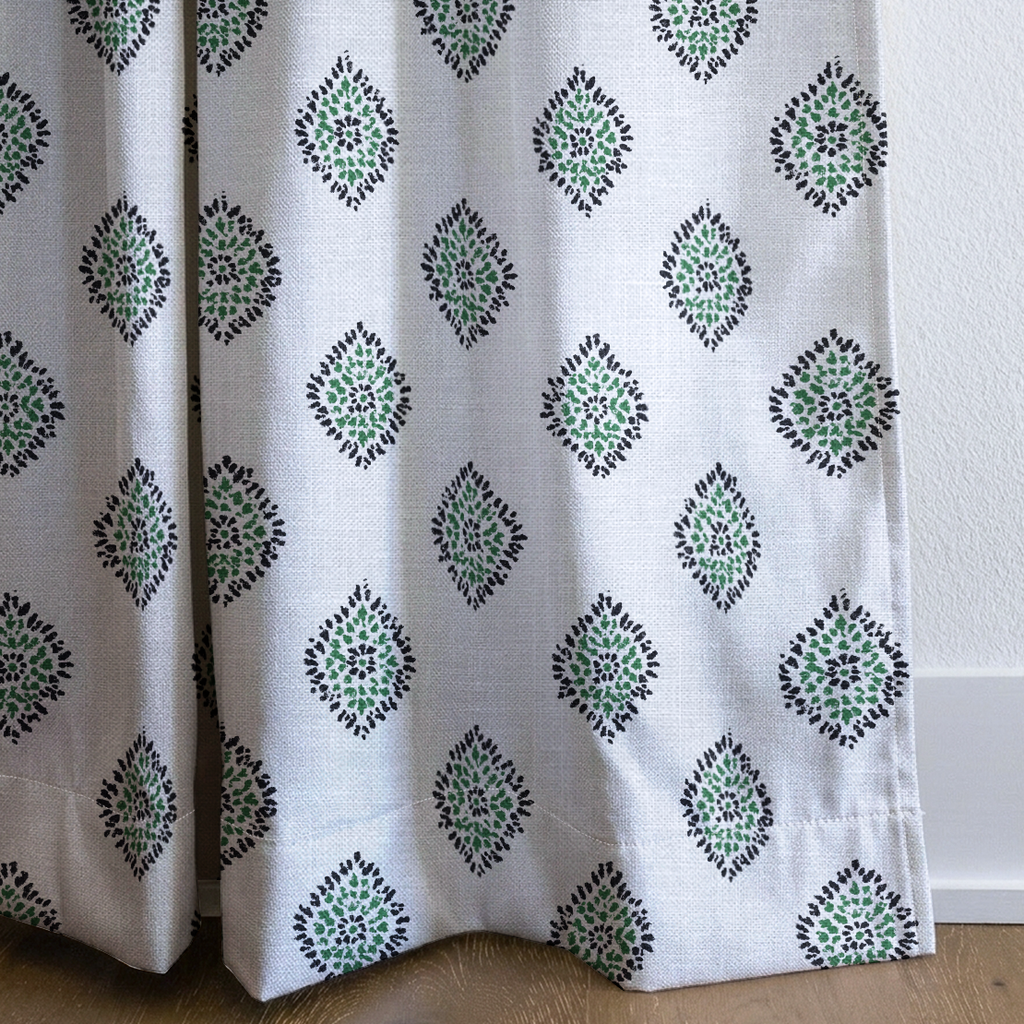 dwm:LR352202:corner_closeup_cropped