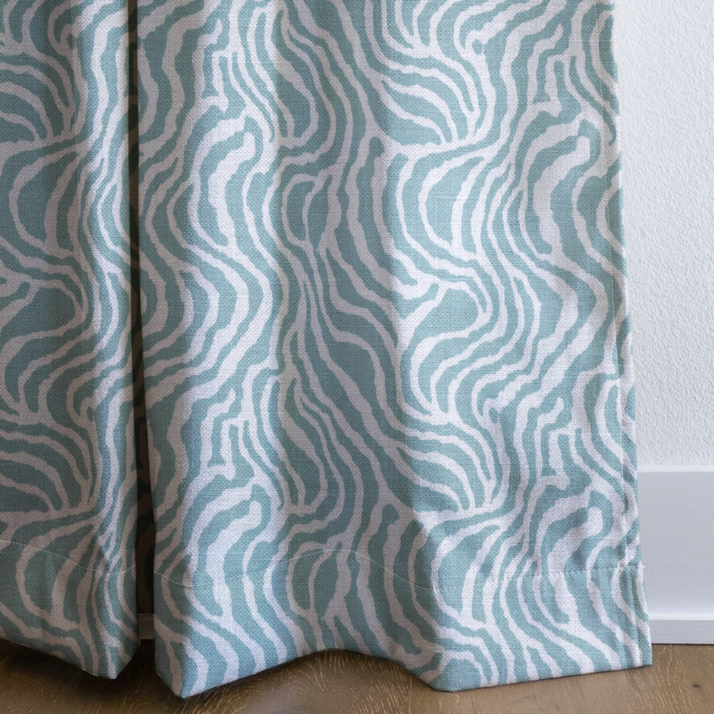 dwm:LR405988:corner_closeup_cropped