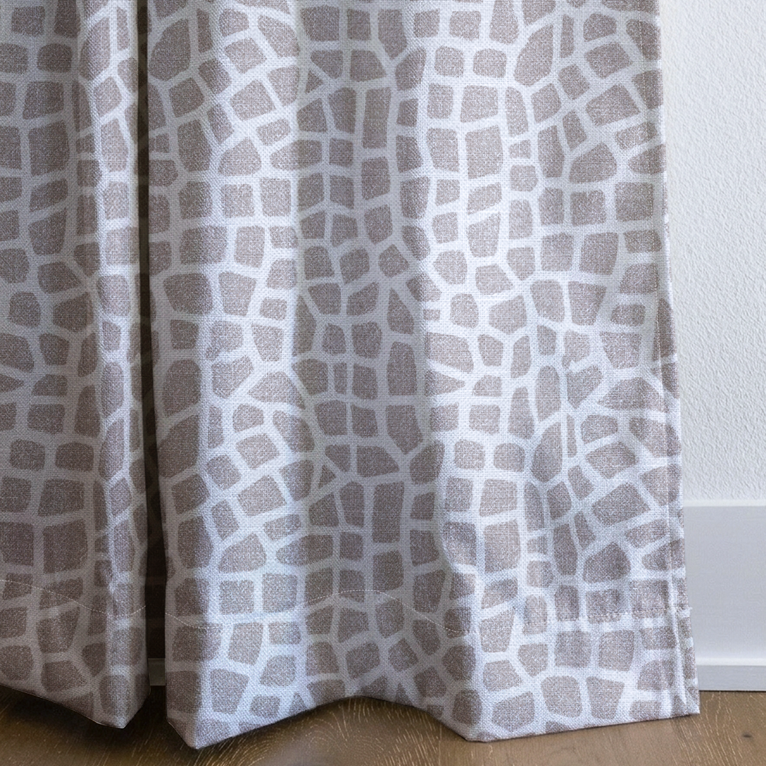 dwm:LR423589:corner_closeup_cropped