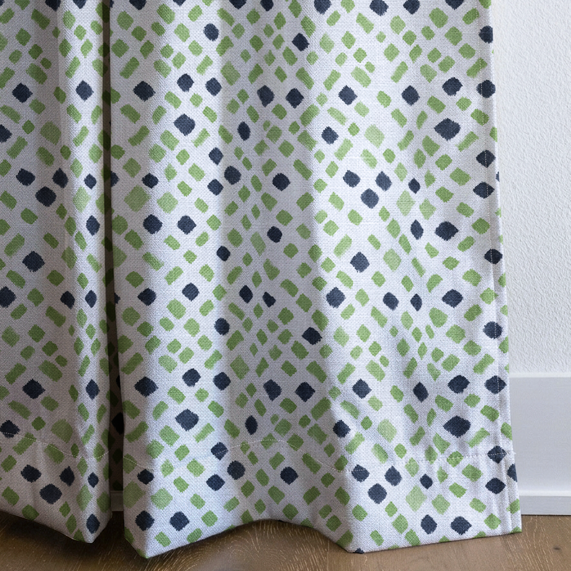 dwm:LR443550:corner_closeup_cropped