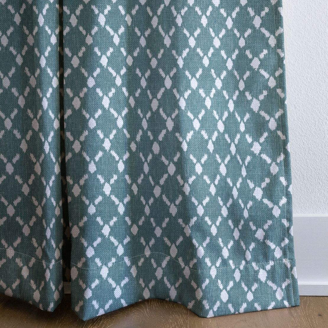 dwm:LR443625:corner_closeup_cropped