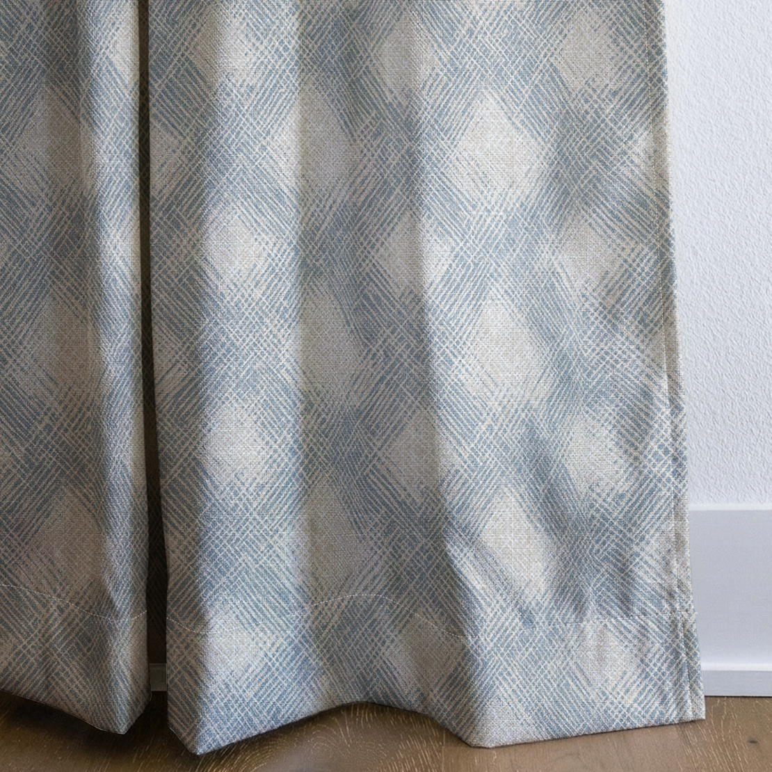 dwm:LR467257:corner_closeup_cropped