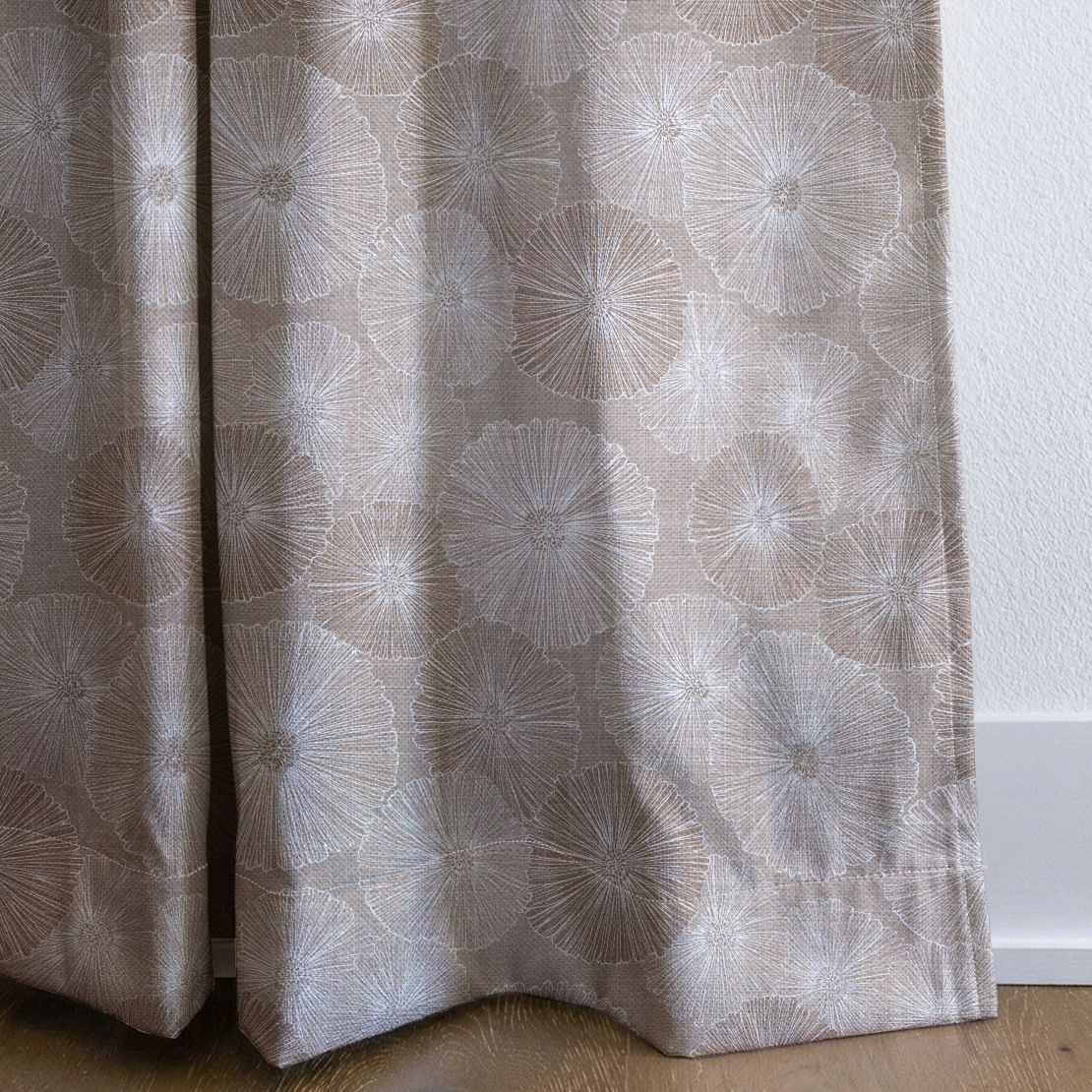 dwm:LR492912:corner_closeup_cropped