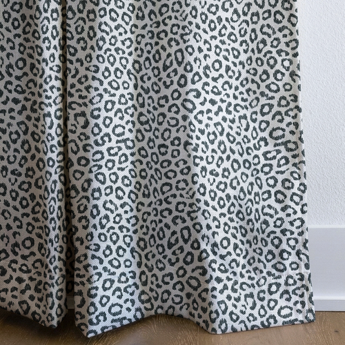 dwm:LR501189:corner_closeup_cropped