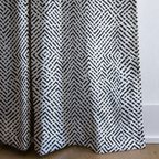 dwm:LR532996:corner_closeup_cropped