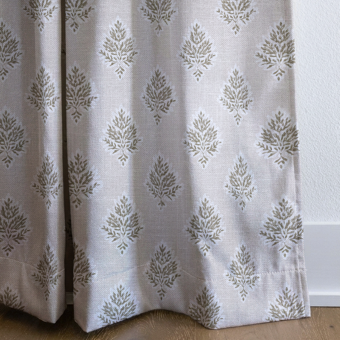 dwm:LR543795:corner_closeup_cropped