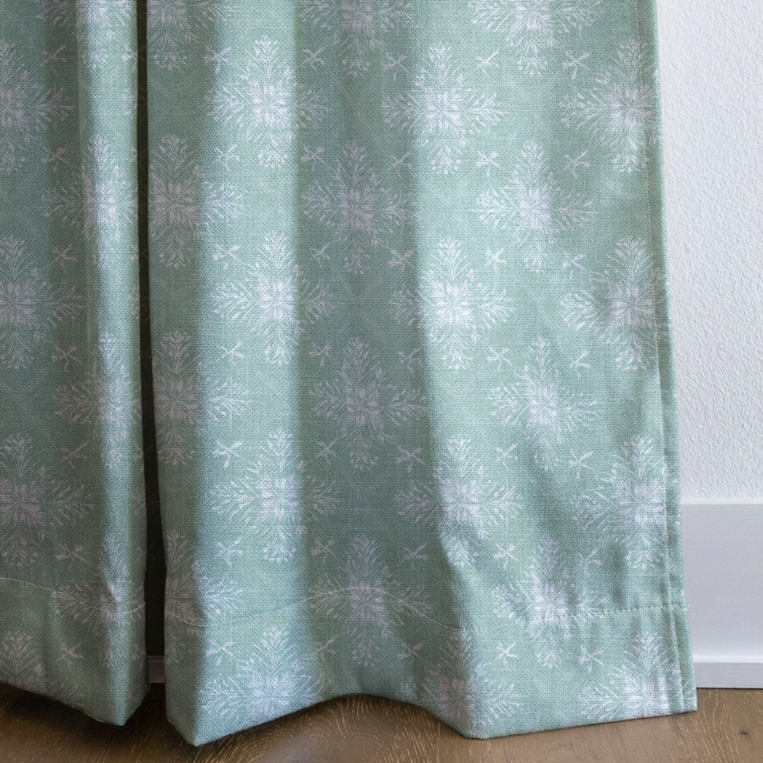 dwm:LR543820:corner_closeup_cropped