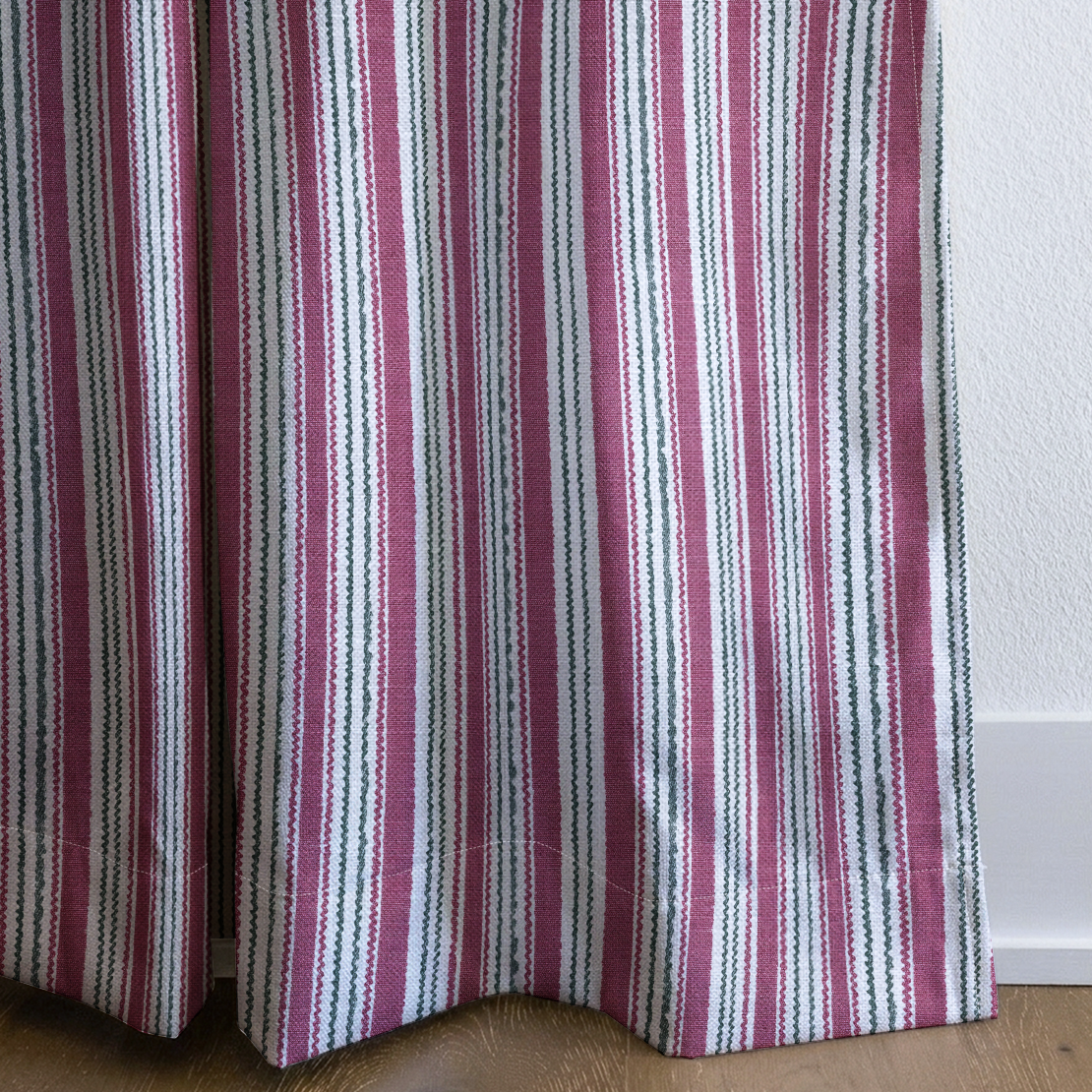 dwm:LR545152:corner_closeup_cropped