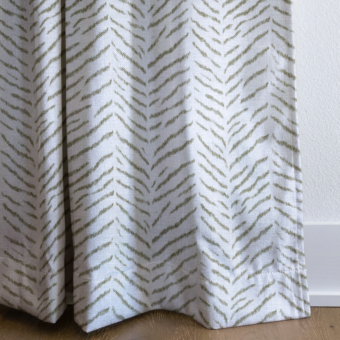 dwm:LR581359:corner_closeup_cropped