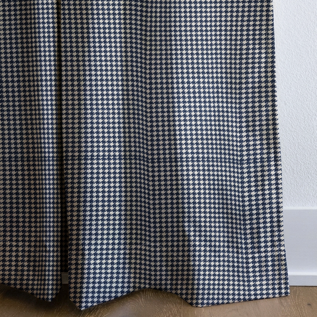dwm:LR591153:corner_closeup_cropped