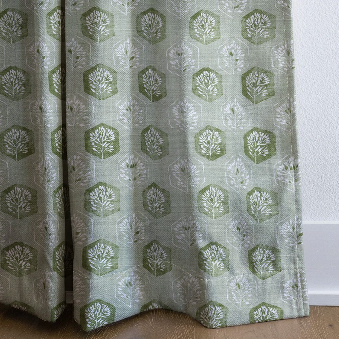 dwm:LR595373:corner_closeup_cropped