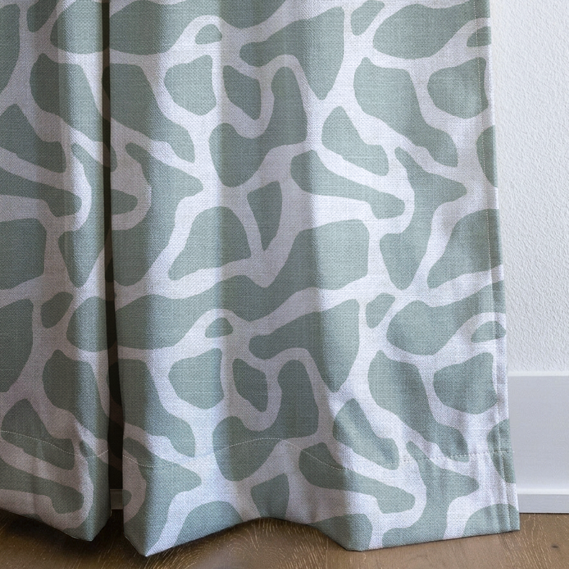 dwm:LR632087:corner_closeup_cropped