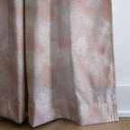 dwm:LR653951:corner_closeup_cropped