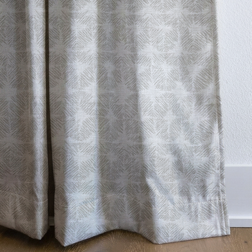 dwm:LR676995:corner_closeup_cropped
