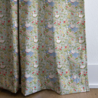 dwm:LR686875:corner_closeup_cropped