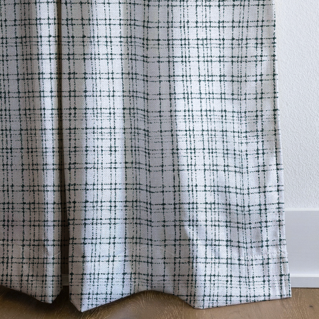 dwm:LR697641:corner_closeup_cropped