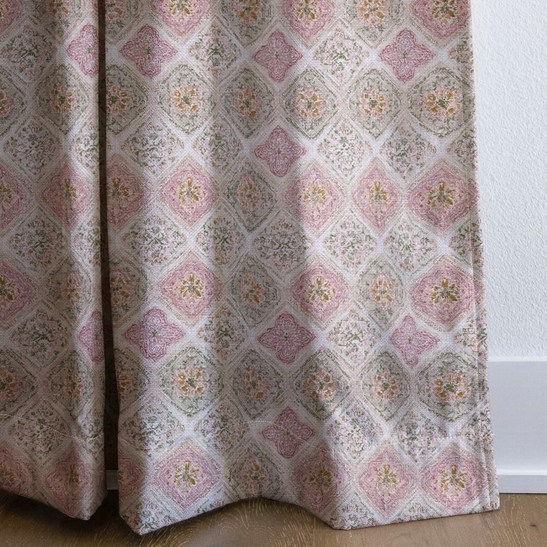 dwm:LR724618:corner_closeup_cropped