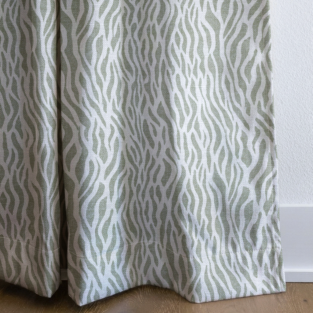 dwm:LR882645:corner_closeup_cropped