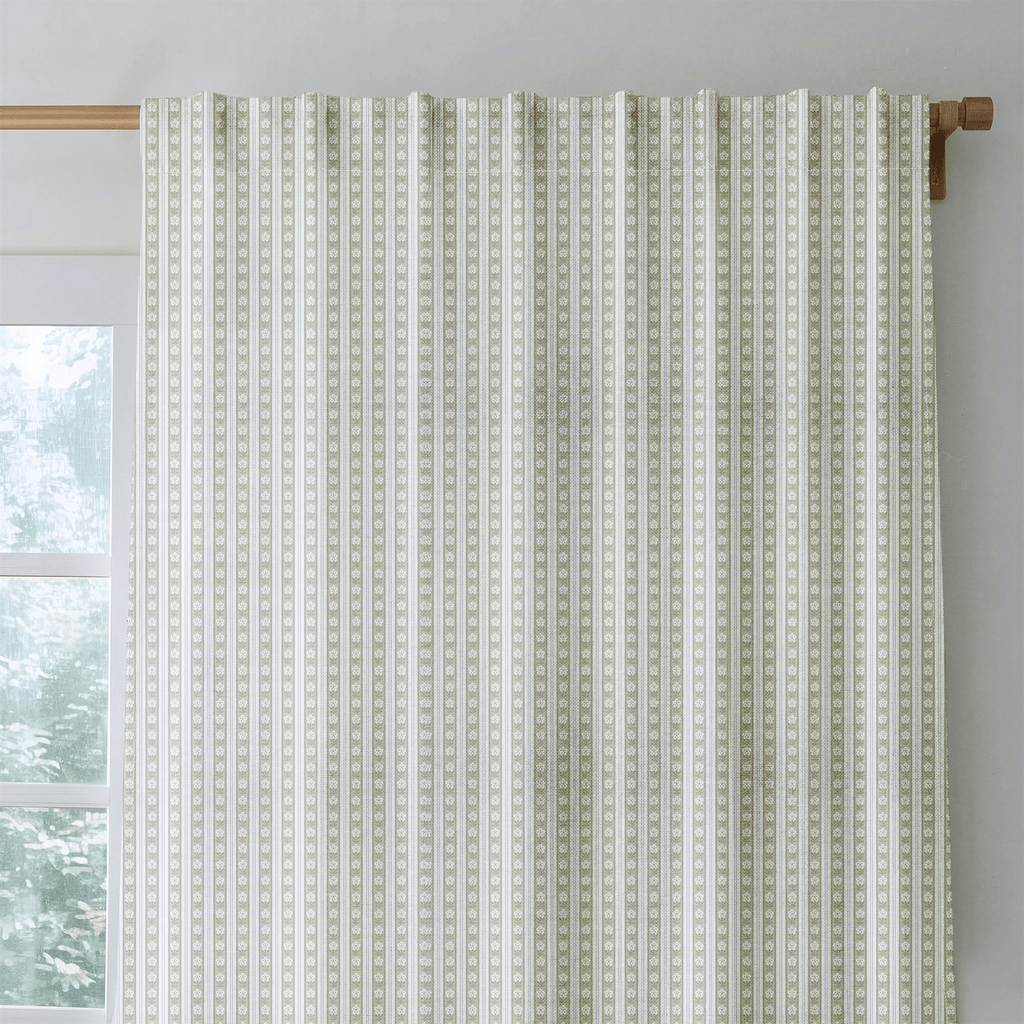 Cottage Daisy Chain - Curtain Panel - The Drapery